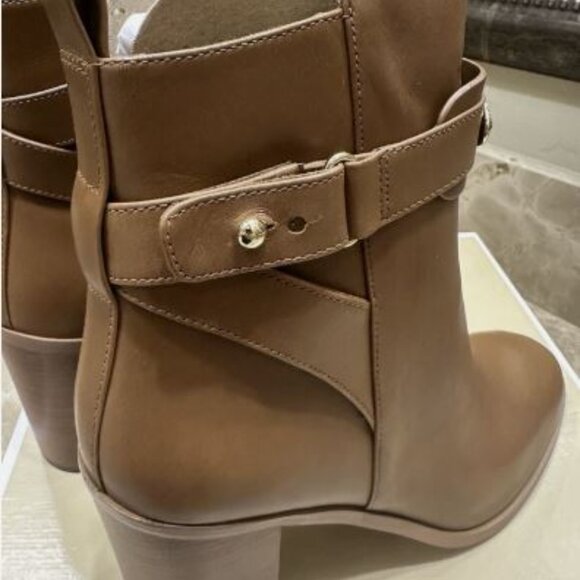 Michael Kors Darcy Heeled Bootie Boots NIW Brown leather Gold accents 9M - Picture 6 of 13